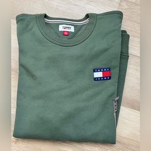 NWT Tommy Hilfiger Sweatshirt